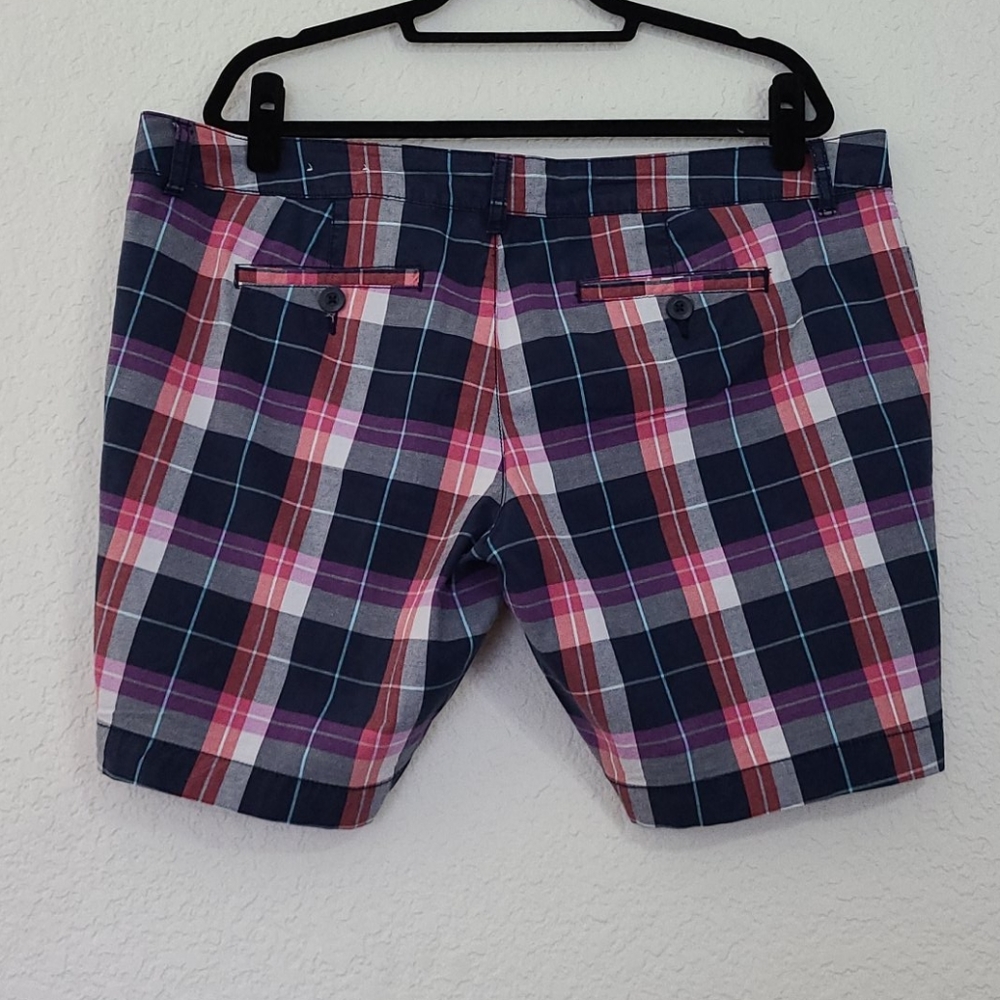 Shorts - Picture 2 of 4